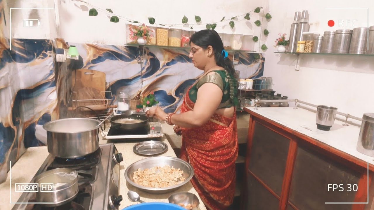 Saree vlog🌹💞desi housewife Lifestyle busy routine //cleaning vlogत्यौहार के दिन सुबह जल्दी आ गई किचन