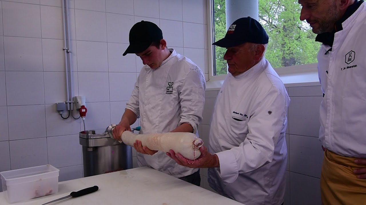 SALAMI afvullen in natuurdarmkorset (zeugen-veteinde/witvel)