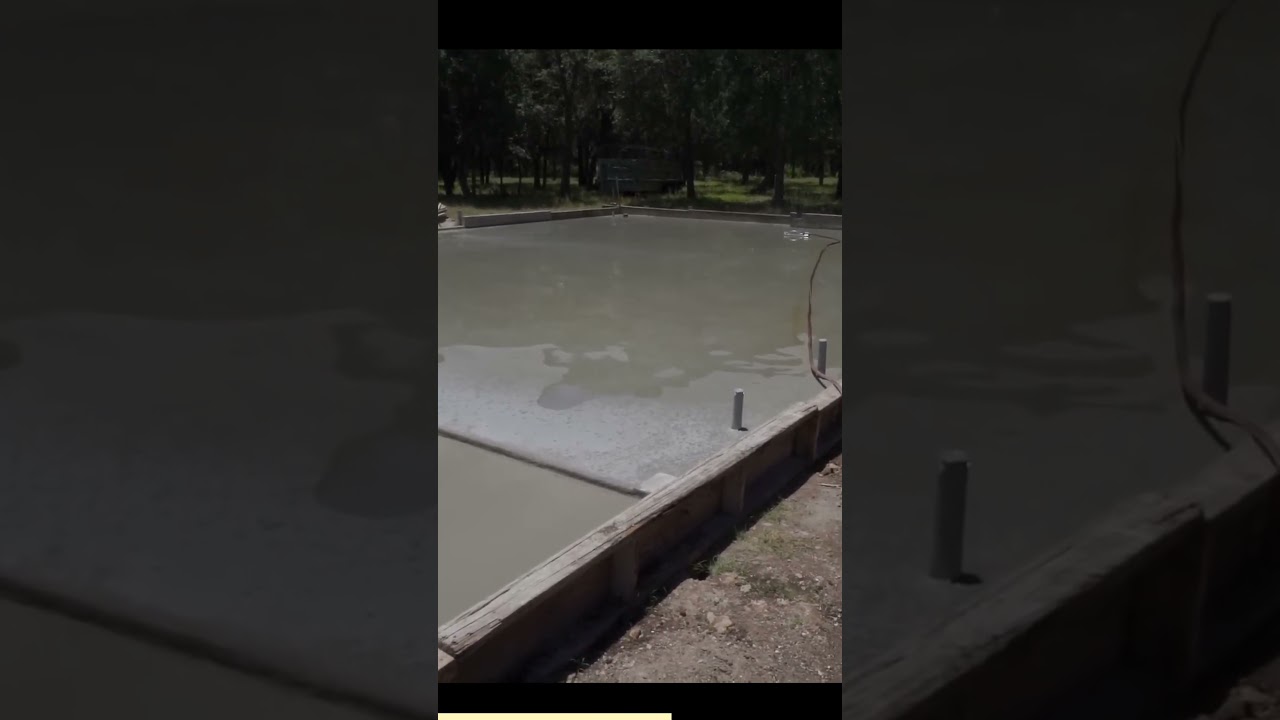 Water curing concrete in hot conditions