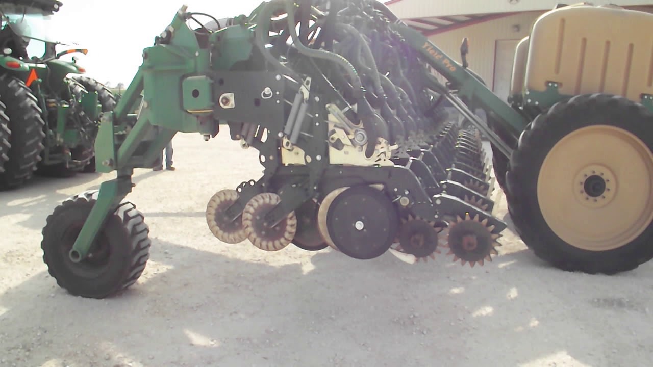 DB1659 2012 Great Plains Planter YP1225A-24TR