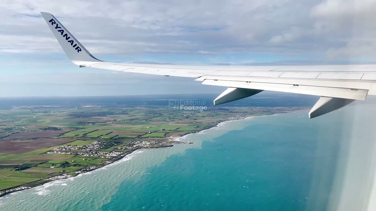 Departure from Brindisi Airport with a Ryanair Boeing 737-800
