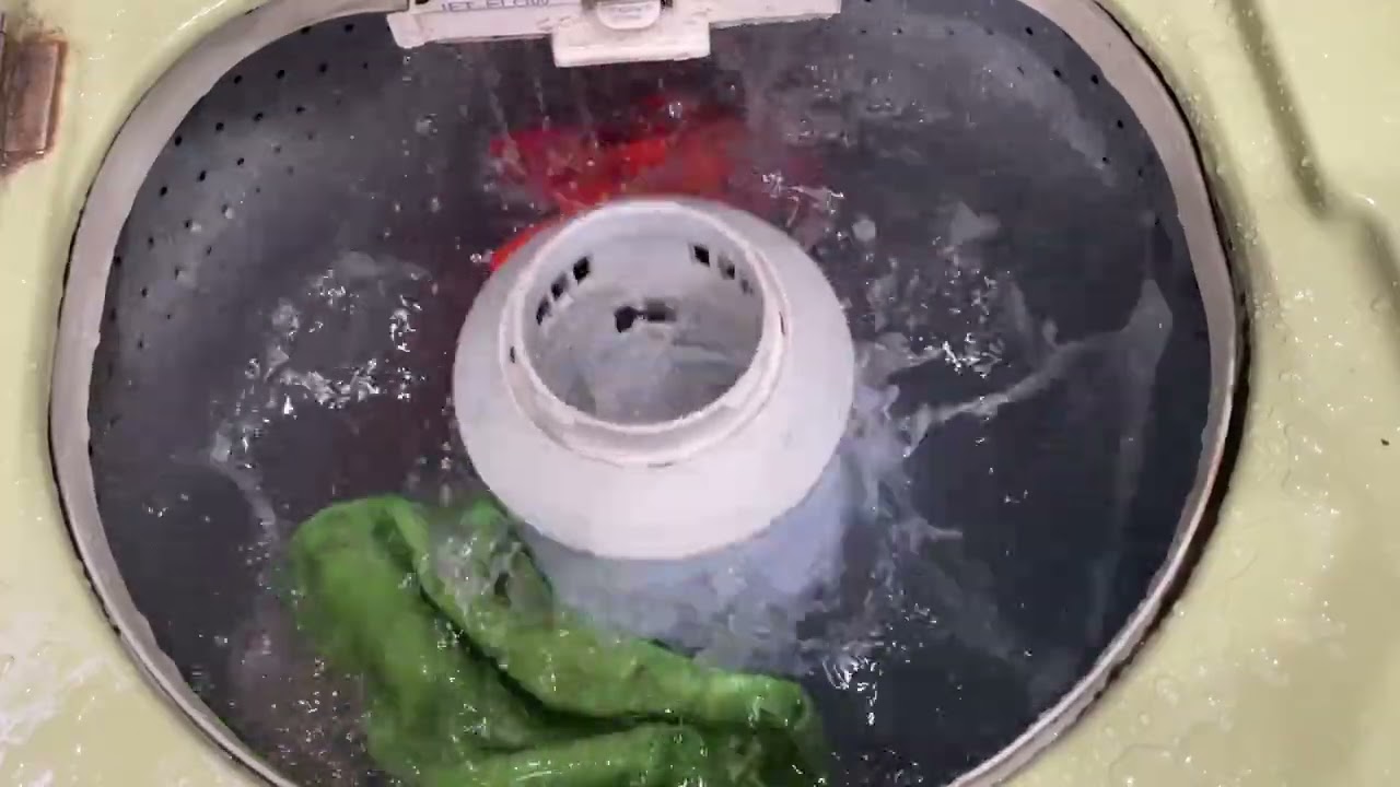 Стиральная машина Frigidaire Crown 1-18 WC-7 Rollermatic с функцией полной стирки.