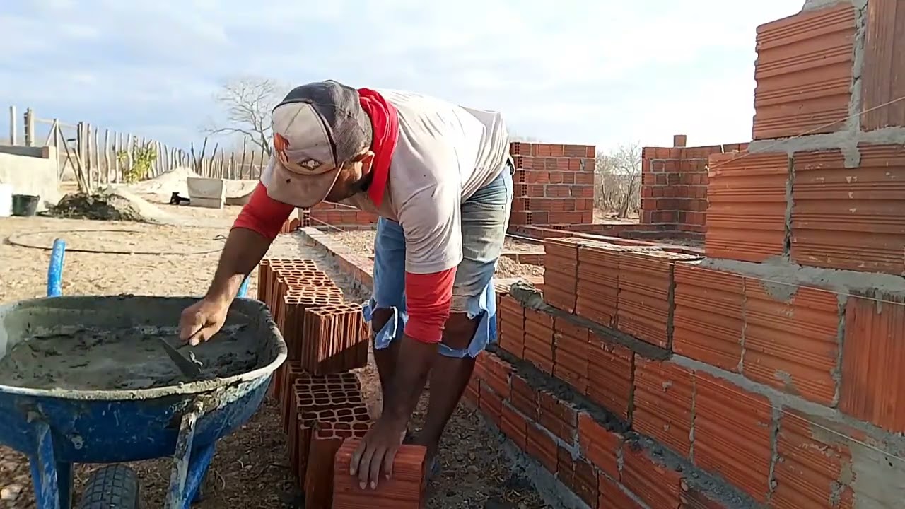 Ух ты, строительство дома на ранчо Кристо Редентор продолжается! @JuniorViannaOficial