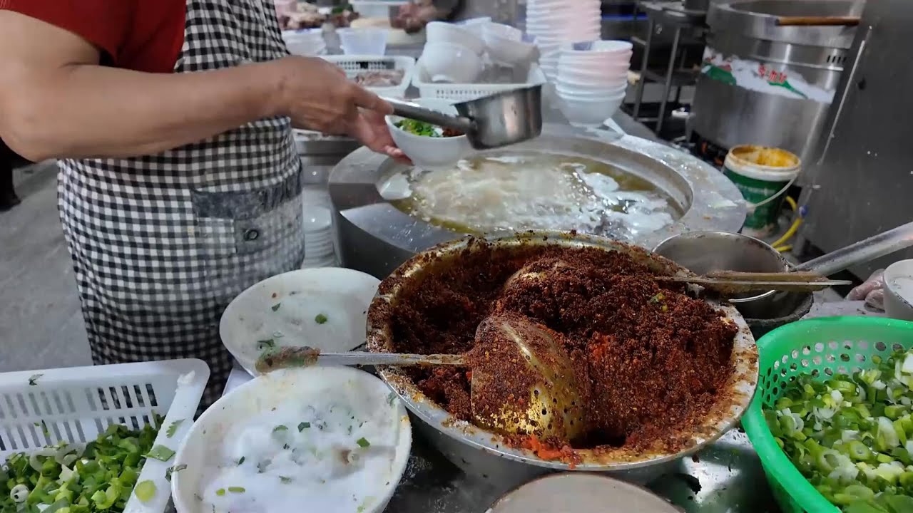 花29元在洛阳喝牛肉汤，连着干了三碗，喝完从洛阳一口气骑到郑州 #美食vlog #牛肉汤