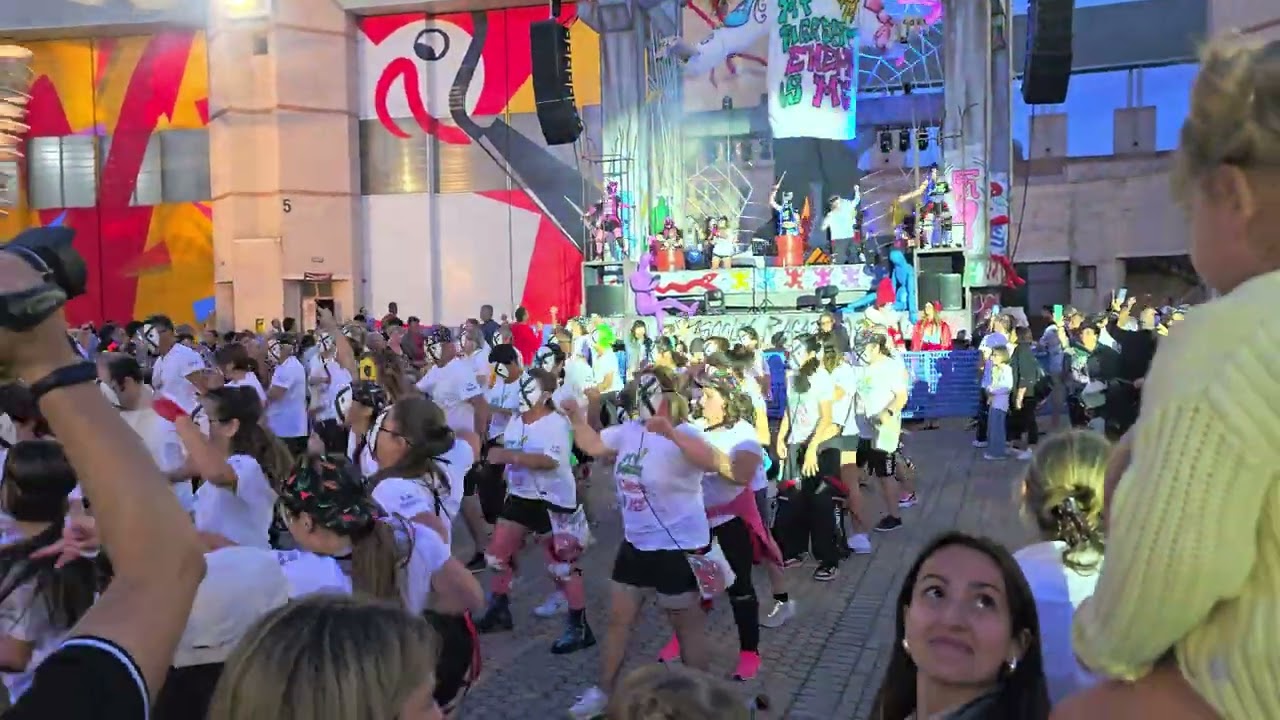 Ascolta Ragazzo F.lli Breschi | Carnival Summer Show 2024