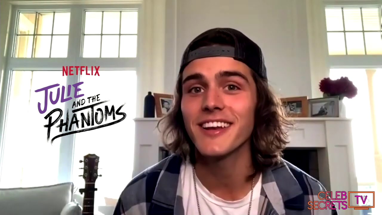 Julie and the Phantoms: Charlie, Owen & Jeremy Talk Living Together, Relationships + More!