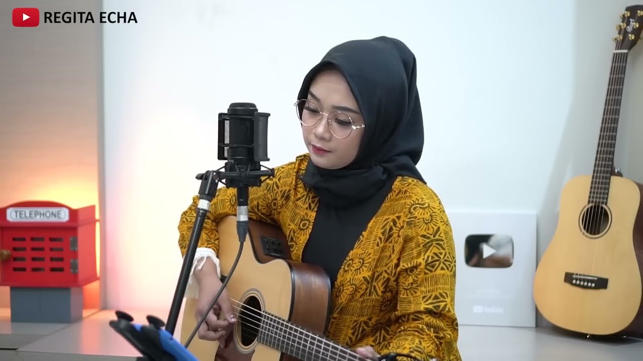 SAAT TERAKHIR - ST12 ( LIVE ACOUSTIC COVER BY REGITA ECHA )