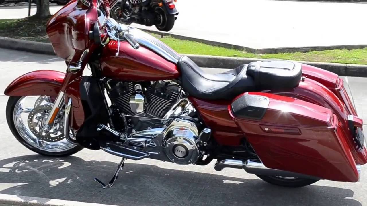 2016 HARLEY-DAVIDSON® CVO™ STREET GLIDE® Atomic Red with Candy Apple Flames