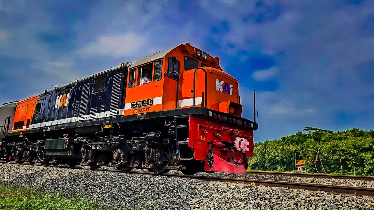 16 MOMEN KERETA API AKHIR 2024 dan AWAL 2025