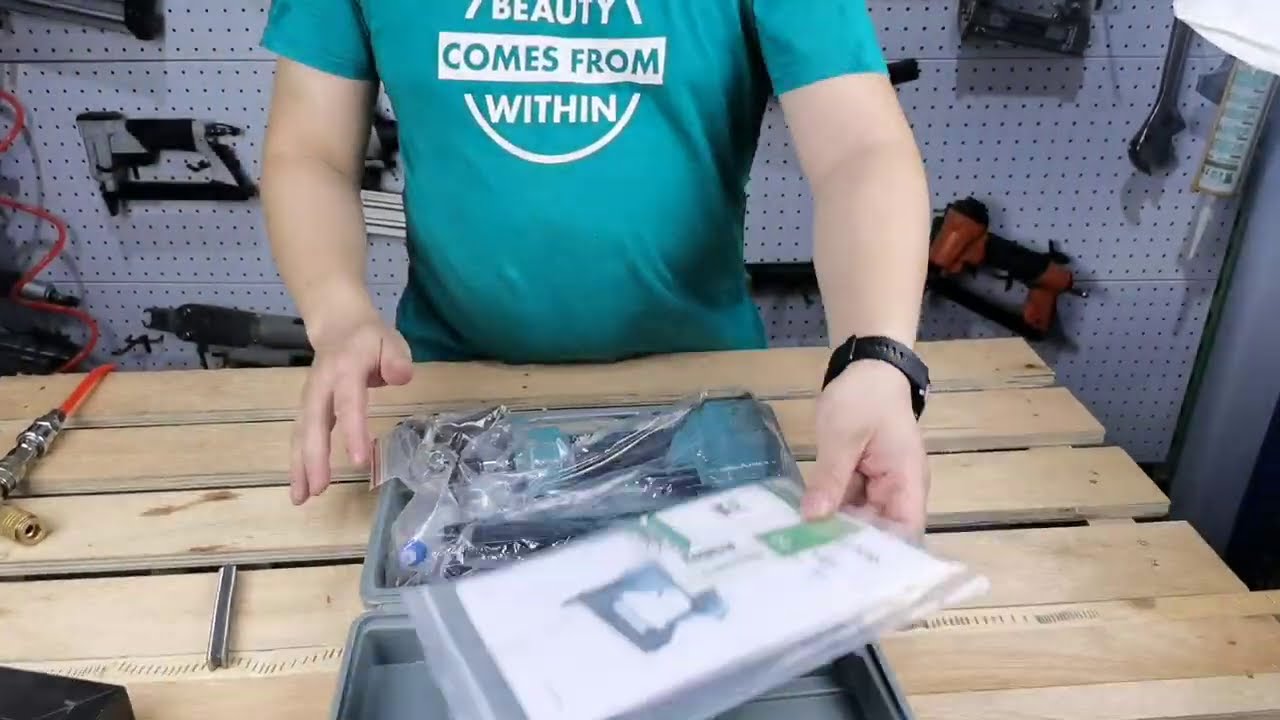 【Howto】How to use V1015 V nailer/ V Nails Gun/ How to make a Picture Frame: DIY PICTURE FRAMES