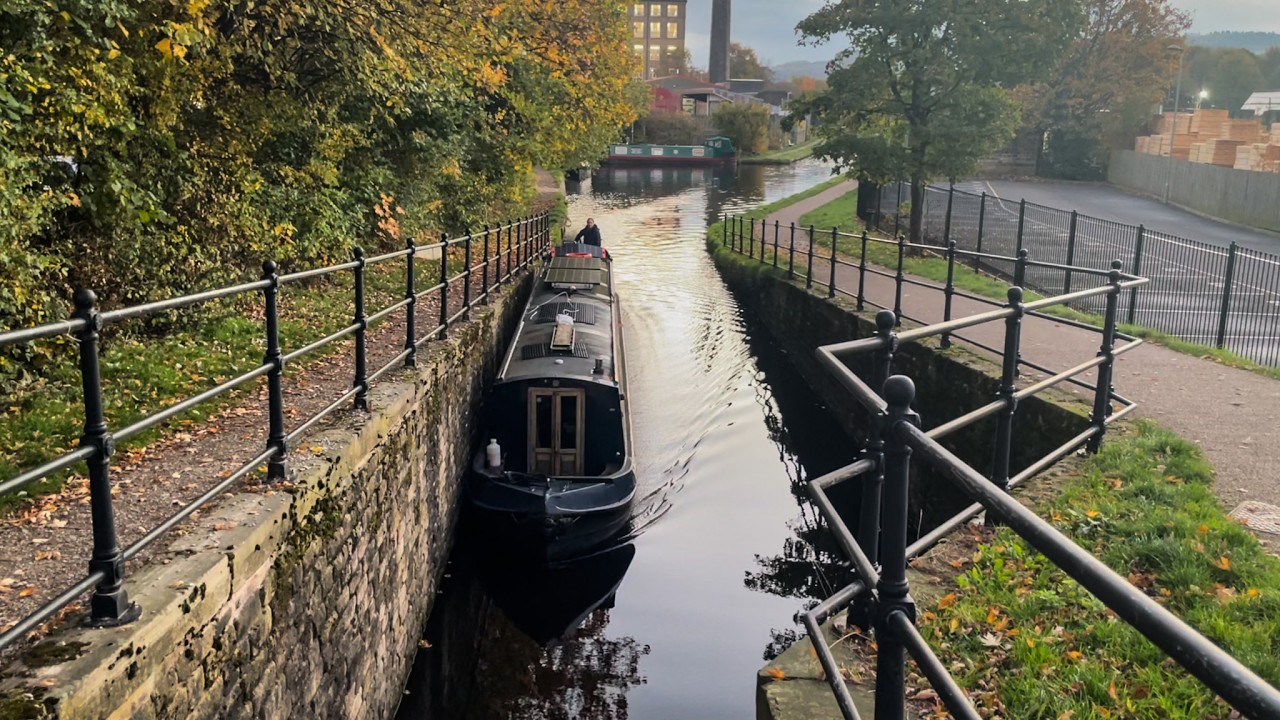 E28 || The Climb to the Summit of the Huddersfield Narrow Canal #narrowboatlife