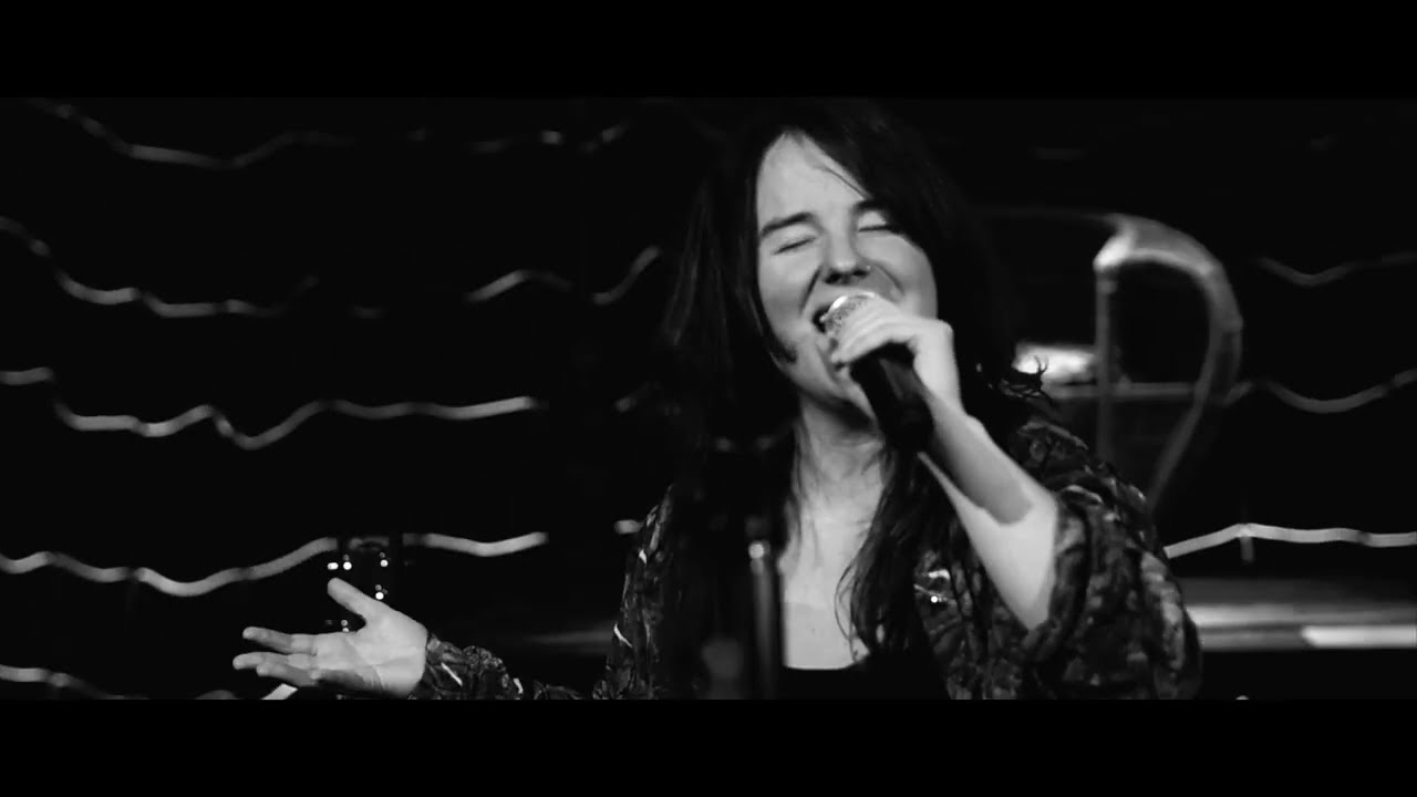 OLATZ SALVADOR | Gelditu hor (ft. IDOIA)