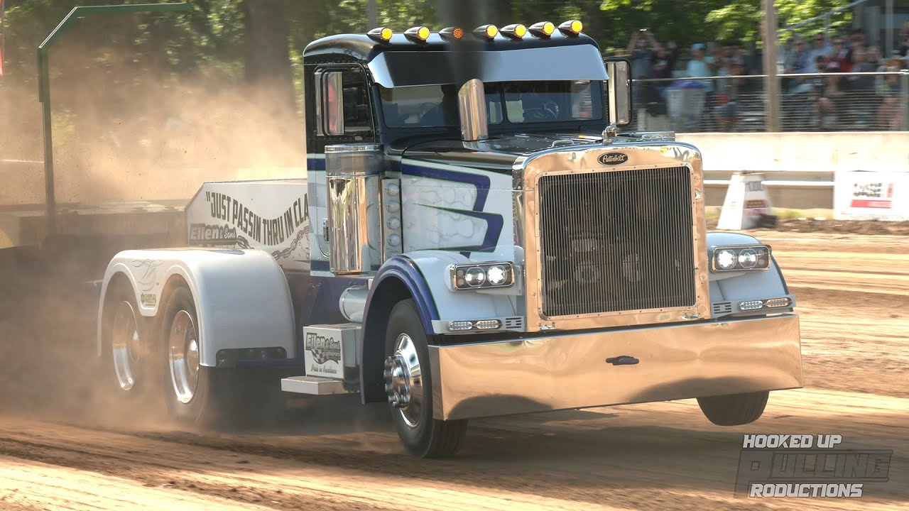 Pro Farms, Light Super Stocks & Super Semis Pulling in Ellsworth, WI - Tractor & Truck Pulling 2023