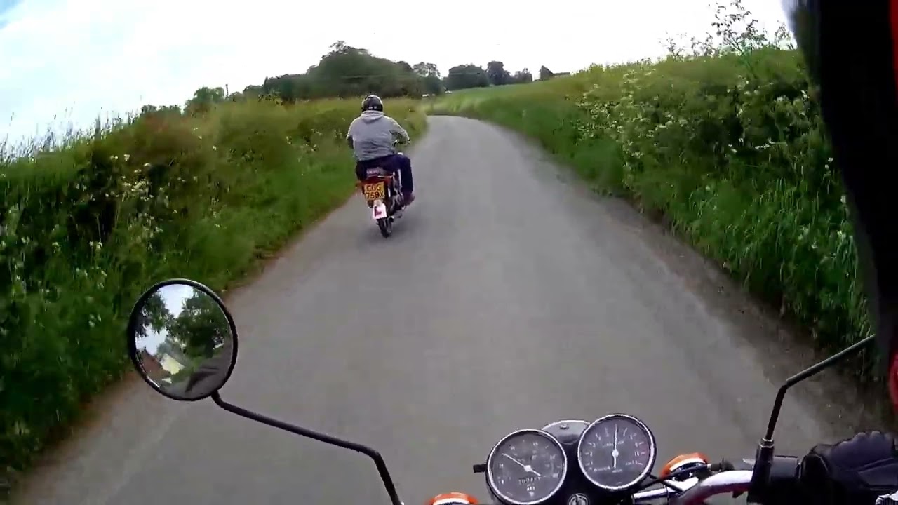 Suzuki GP100 vs Yamaha YB100