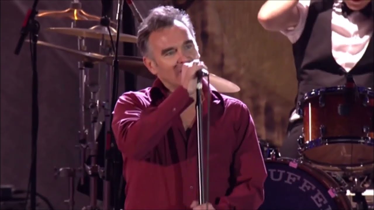 Morrissey - please, please, please, let me get what i want (live at the hollywood bowl) hd