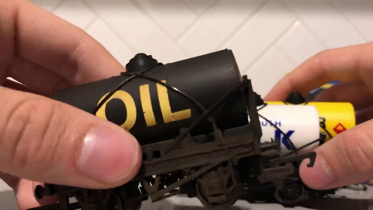 Hornby Thomas - Tanker Triple Pack and Assorted Vans Pack Review