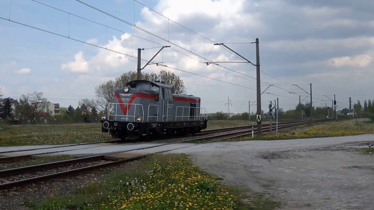 SM42-2390 przejeżdża luzem linią kolejową nr 68 w okolicach ul. Janowskiej w Lublinie 04.05.2016