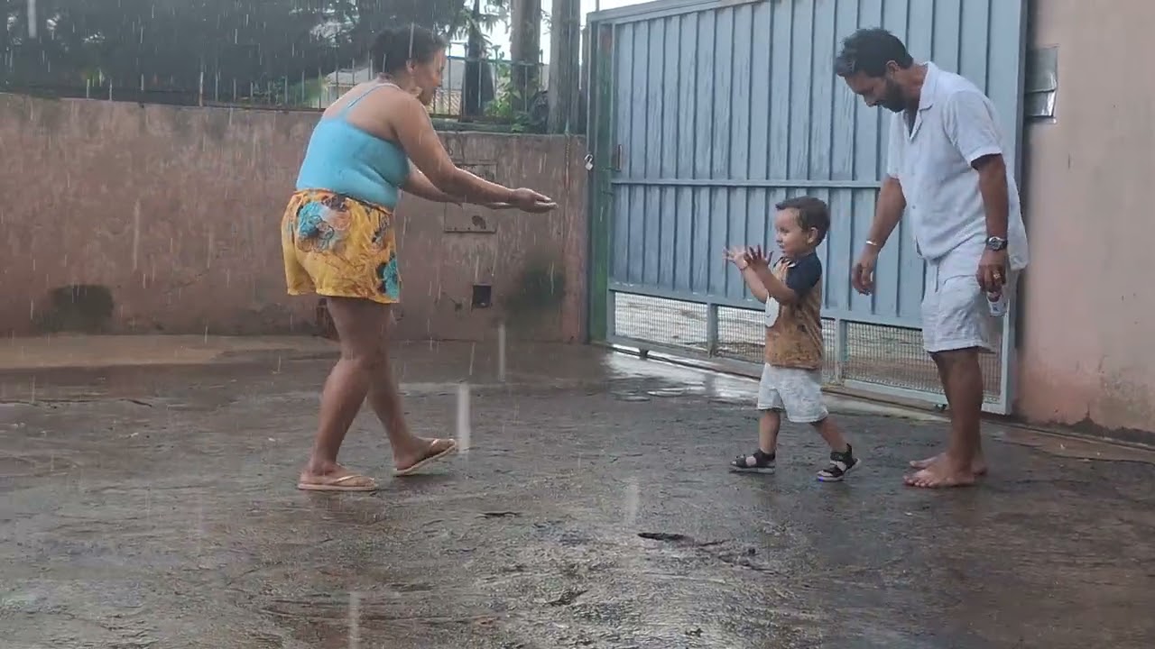 Gael banho de chuva