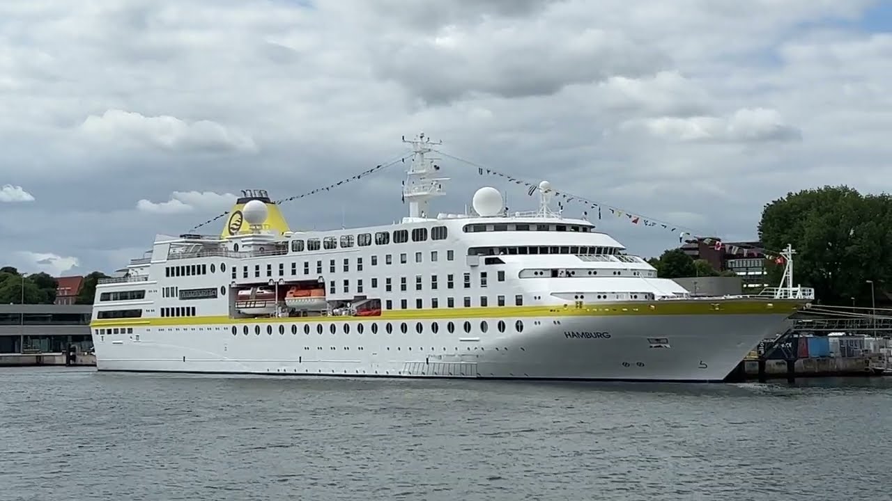 Круизный лайнер HAMBURG Ostseekai Kiel Port of Kiel 14 июня 2022 г.