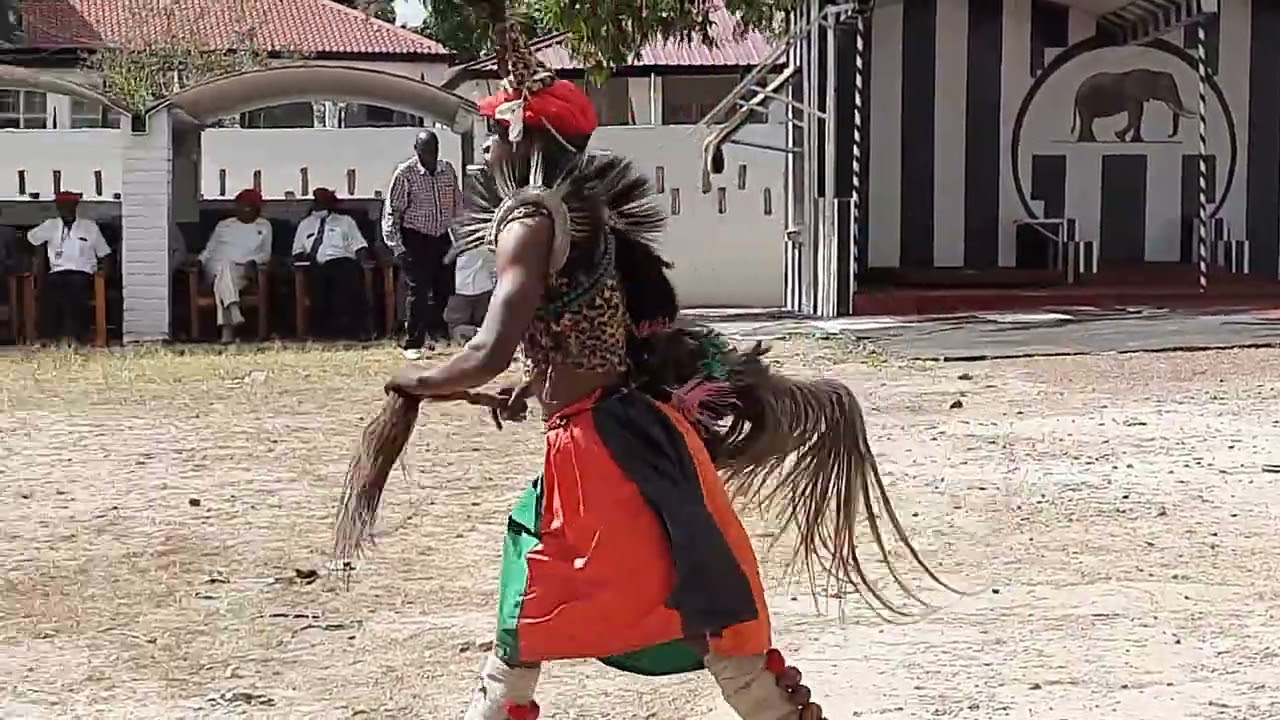 KAYOWE DANCE MR DEE