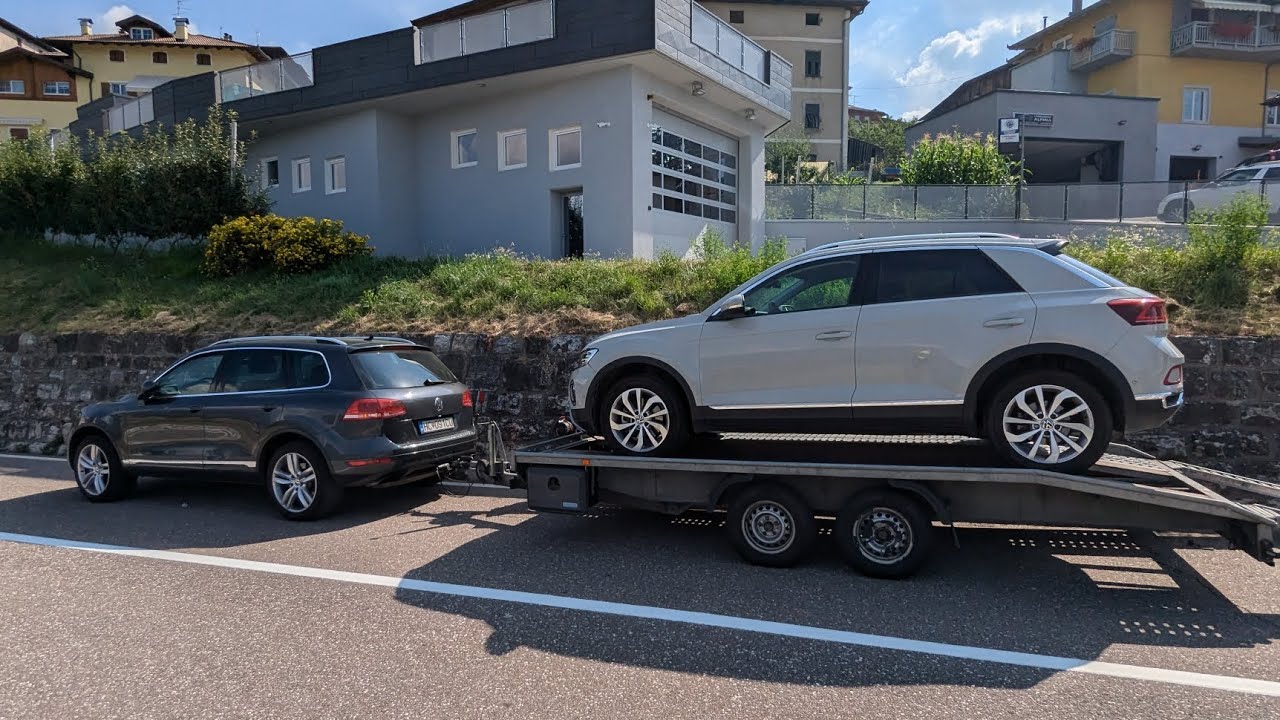 Ťaháme vleky #1: Nabúraný T-Roc z Talianska, Alpy, spanie v Touaregu
