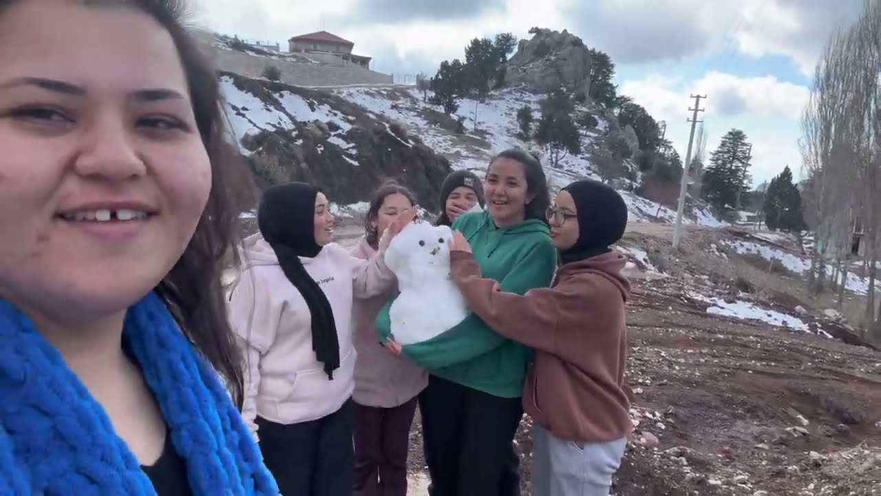 Mahalledeki çocukları kar görmeye götürdüm - Kar da sucuk ekmek (günlük vlog )