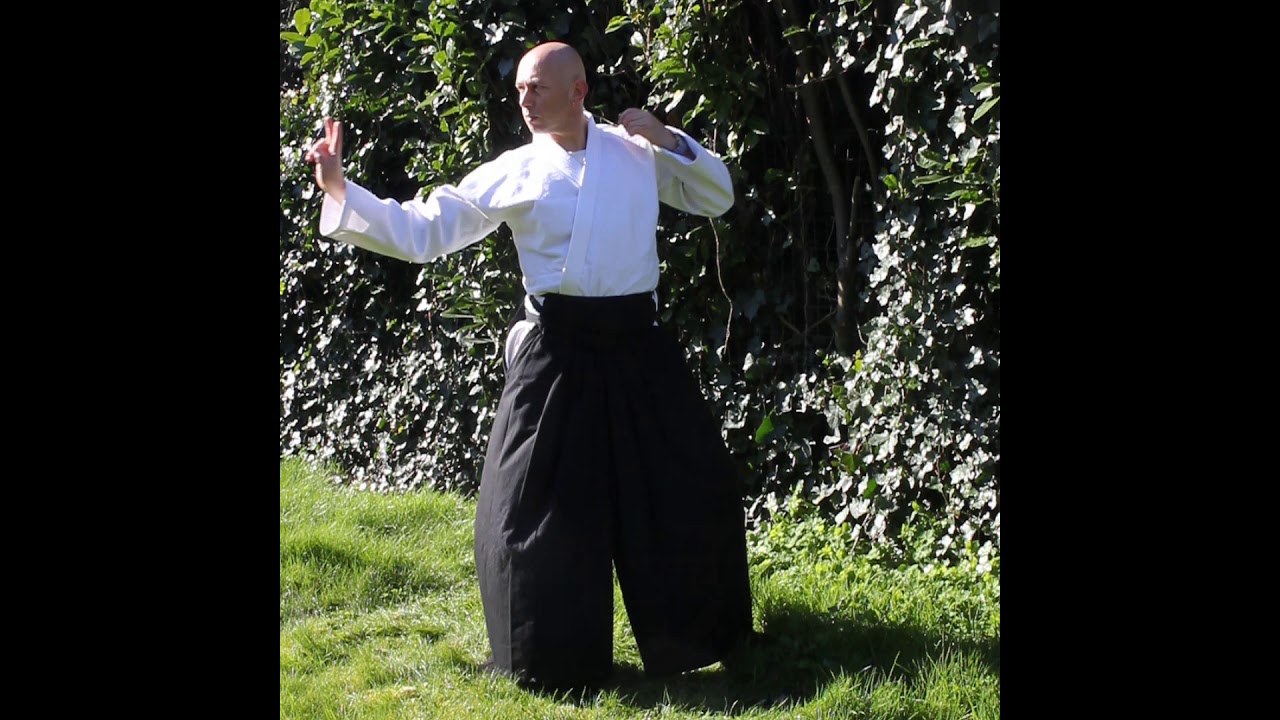 Aikido: Preparation for class. Exercises for breathing and relaxation.