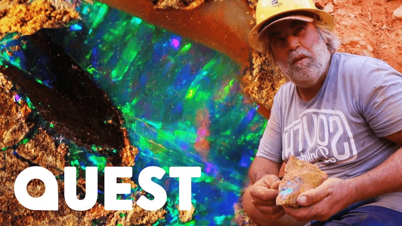 Opal Miners Find $8000 Worth Of Crystal Boulder Opal! | Outback Opal Hunters