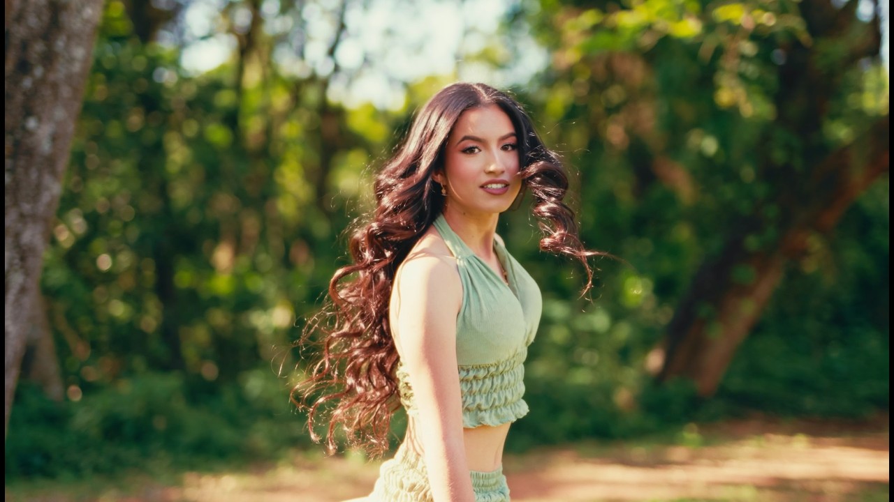 Elegancia bajo la luz natural — Tatiana | Portrait Film