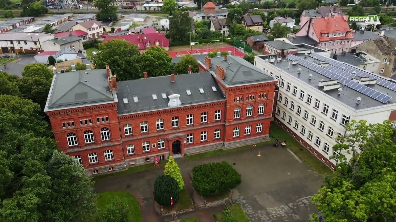 Rozpoczęcie roku szkolnego w Zespole Szkół im. W.  Broniewskiego w Świdwinie - 01.09.2022 r.