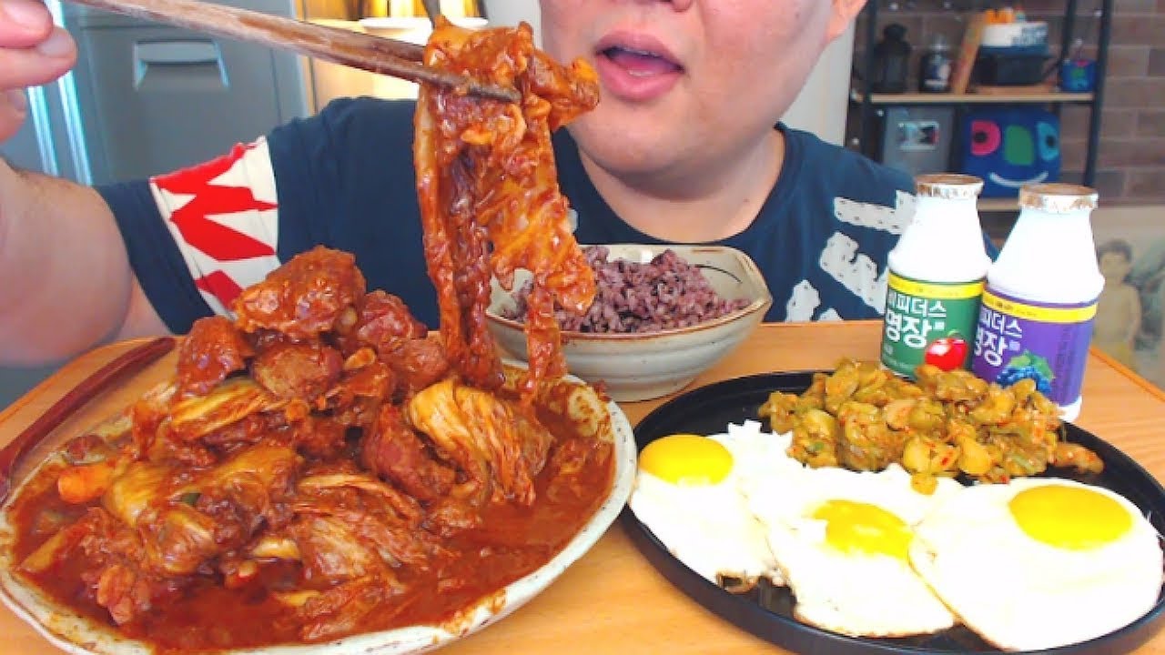 실비가 돼지를 만났을때 '실비김치찜' 요리먹방 입니다. Spicy Kimchi & pork Steam MUKBANG