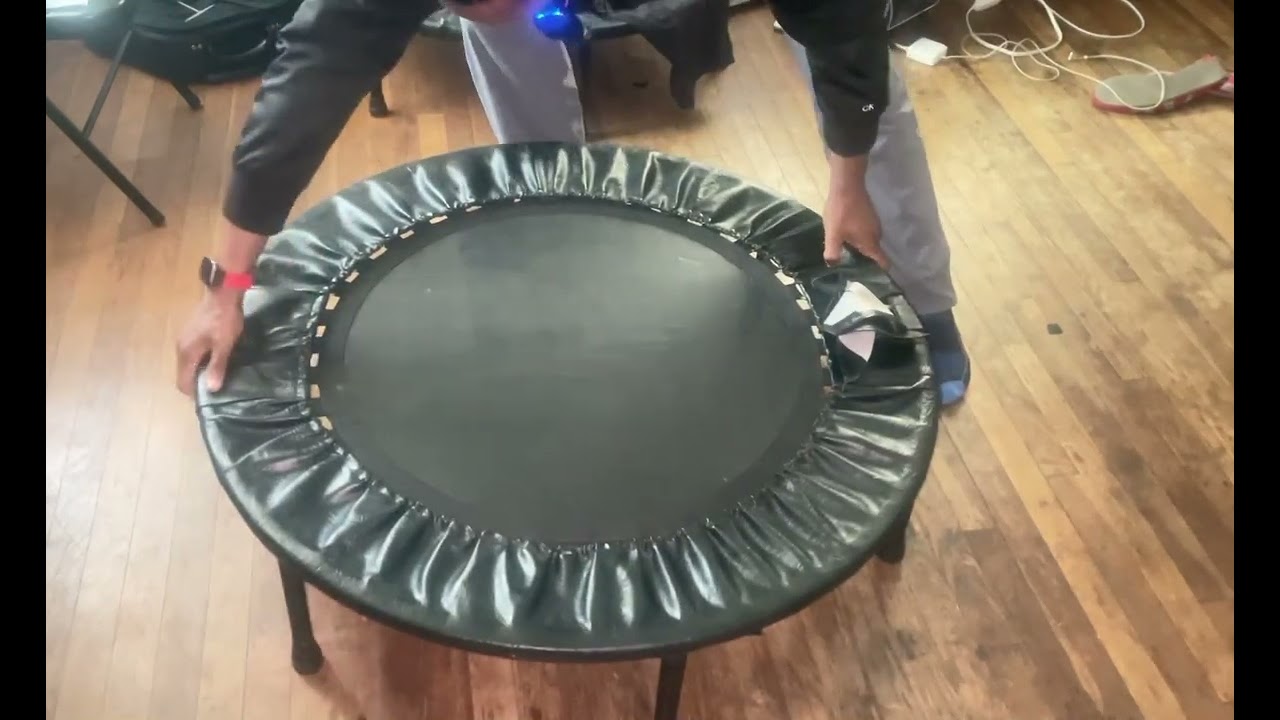 Cellerciser:how to-setting up and folding in half .
