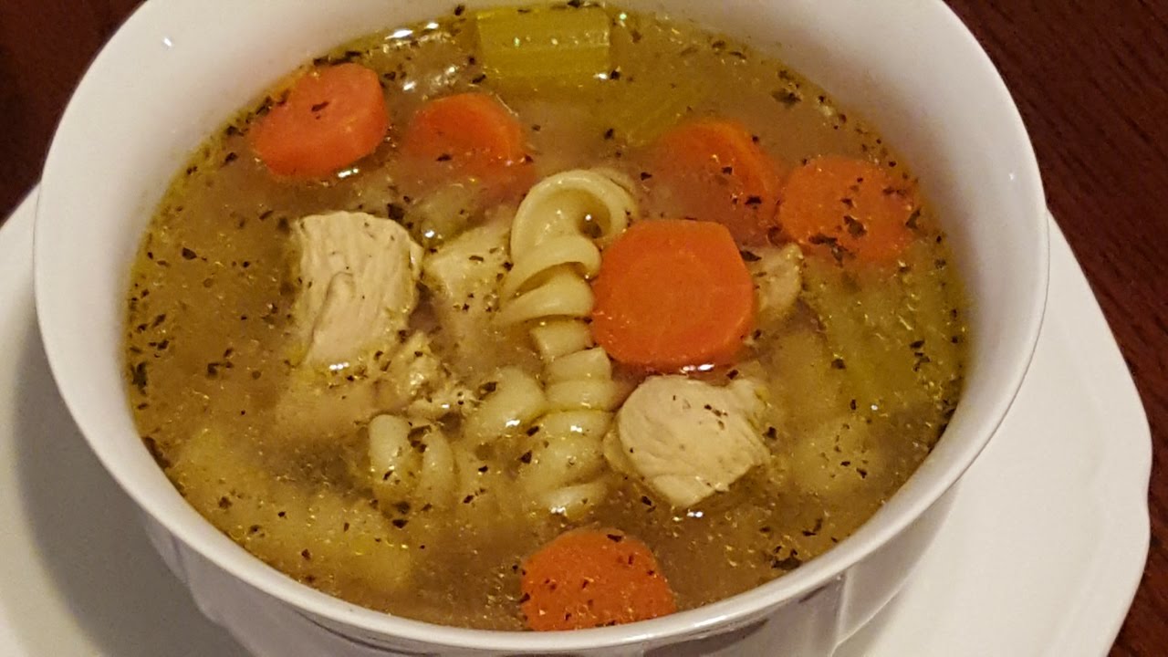 SOPA DE POLLO CON FIDEOS O PASTA ESTILO AMERICANO EN OLLA DE PRESIÓN ELÉCTRICA