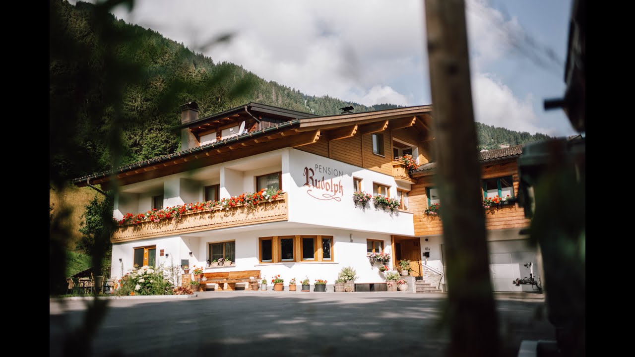 Pension Rudolph Gaschurn: Dein Bergurlaub direkt an der Talstation (Silvretta Montafon)