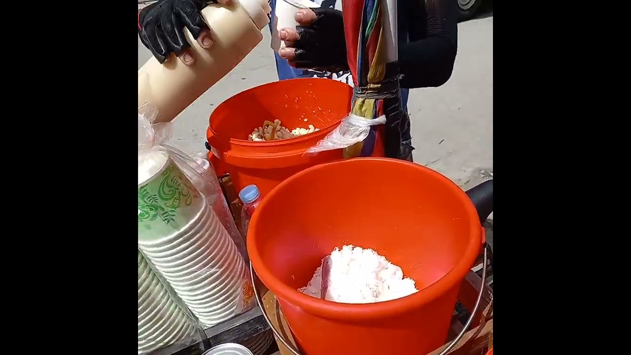 Filipino street food /Boiled White corn kernels /Binatog #filipinostreetfood #shorts
