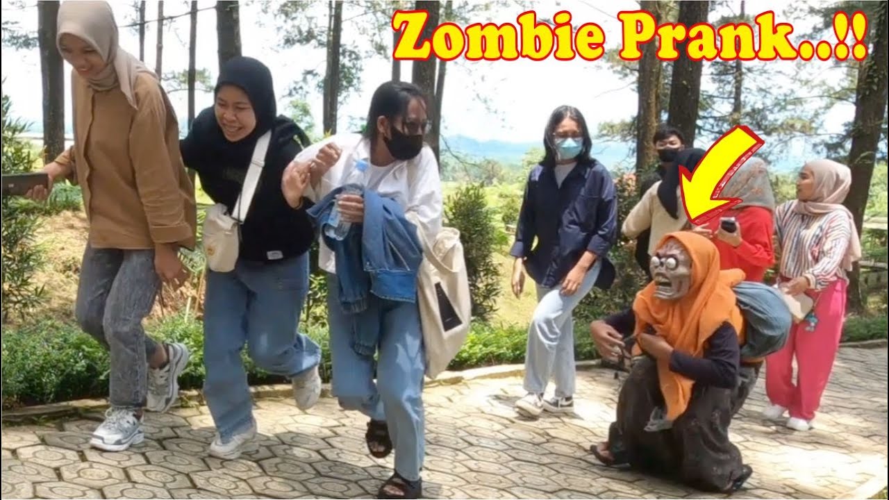 Zombie prank bikin teriak histeris..!! Funny Prank LOL