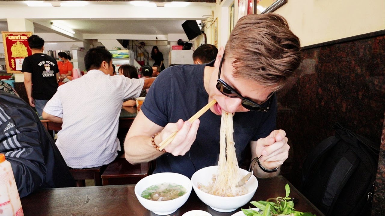 Eating DELICIOUS Local Version Of PHỞ - Central Highlands Vietnam - Pleiku City
