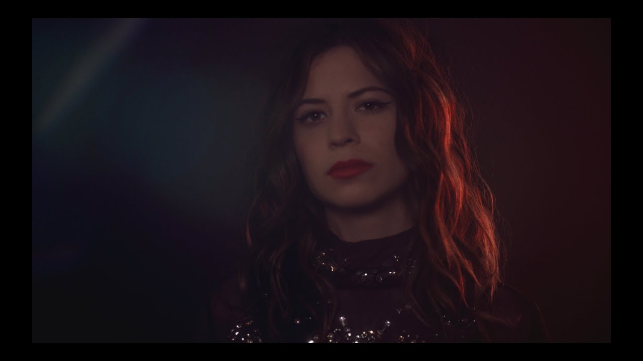Alice et Moi - C'est de la Fr&eacute;n&eacute;sie (Clip Officiel)