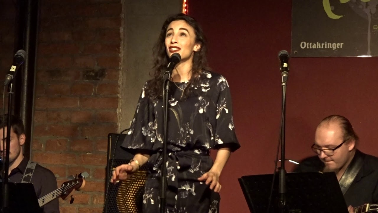 Ein Mensch zu sein - Abla Alaoui