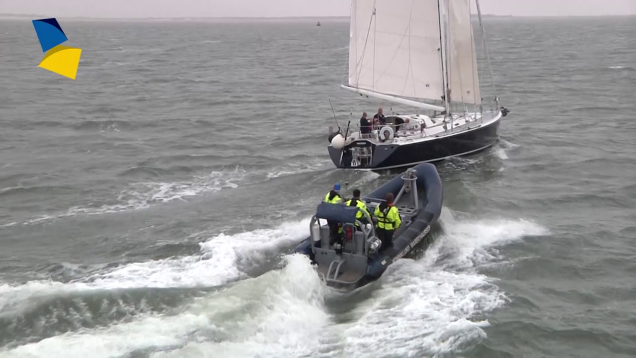 RV180 bewaakt grenzen Waddenzee (archiefbeeld 13-10-2011)