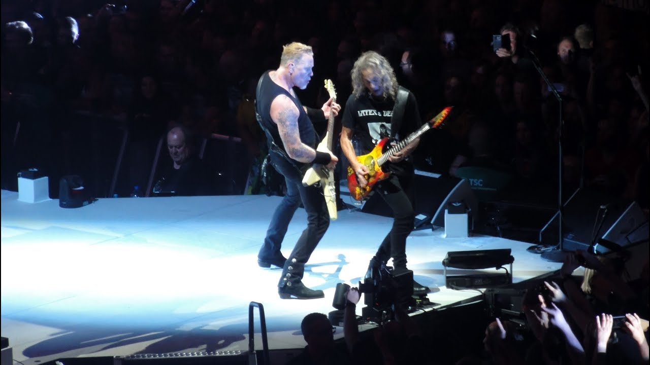 Metallica - Moth Into Flame [HD+HQ] live 6 9 2017 Ziggo Dome Amsterdam Netherlands