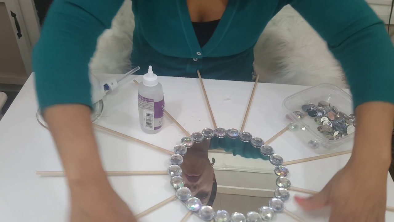 DIY CUADRO DE ESPEJO CON PIEDRAS DE DIAMANTES