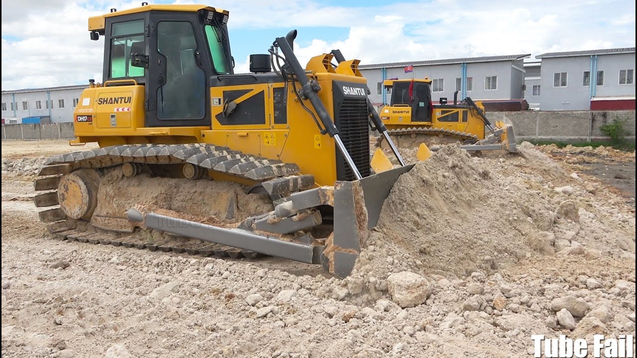 Shantui DH17C2 Bulldozer Pushing Dirt - Extreme Bulldozer pushing soil