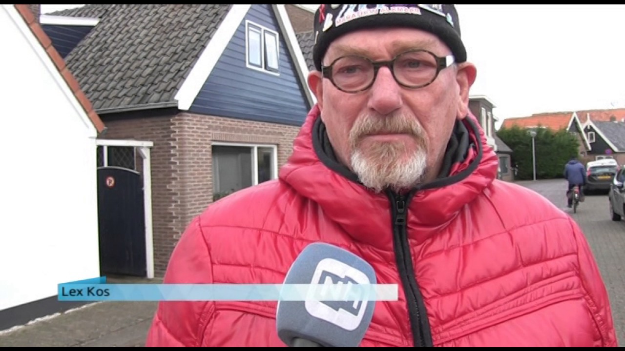 15 auto's vernield in Noord-Scharwoude: vier mensen aangehouden