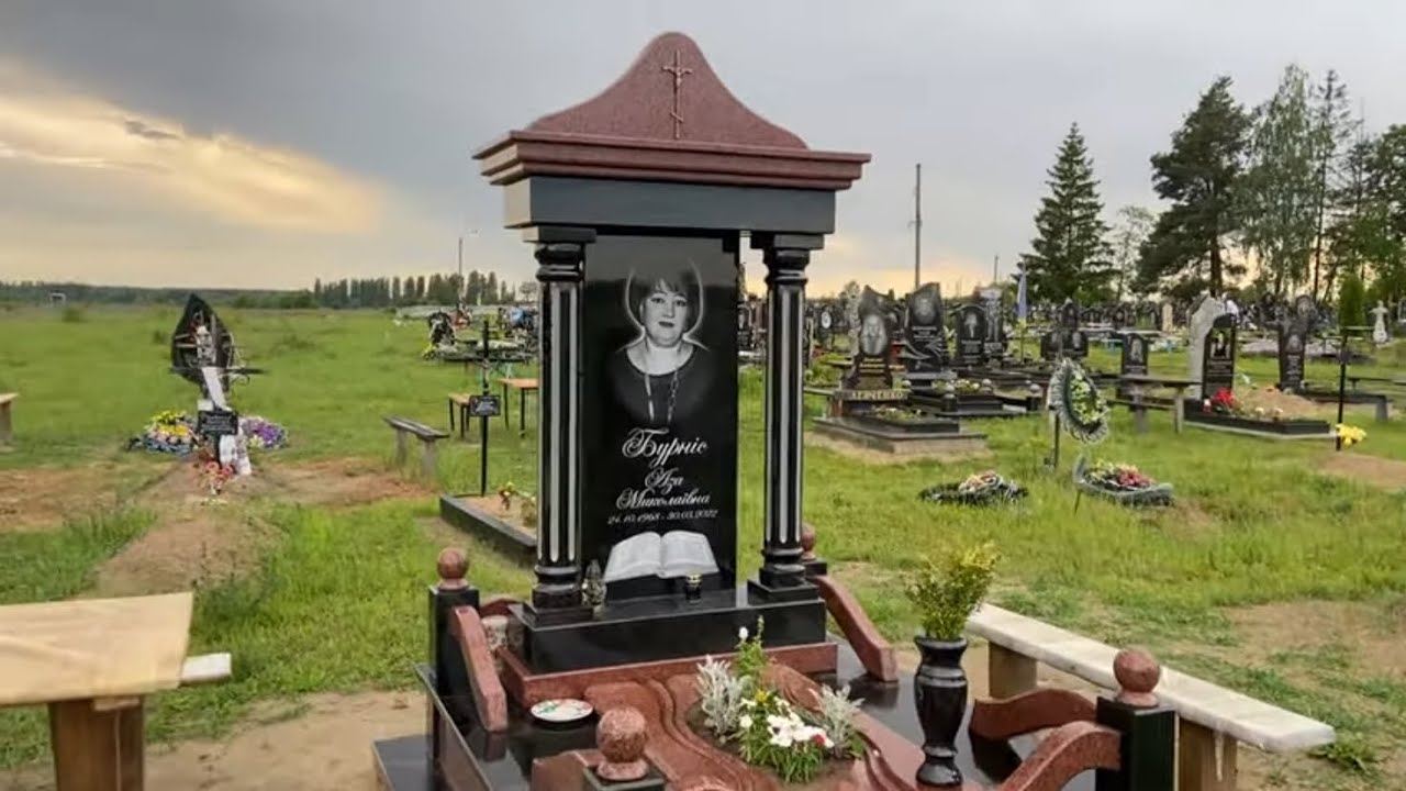 Гранитный памятник с колоннами для женщины | Гранітний памятник з колонами для жінки. #памятник