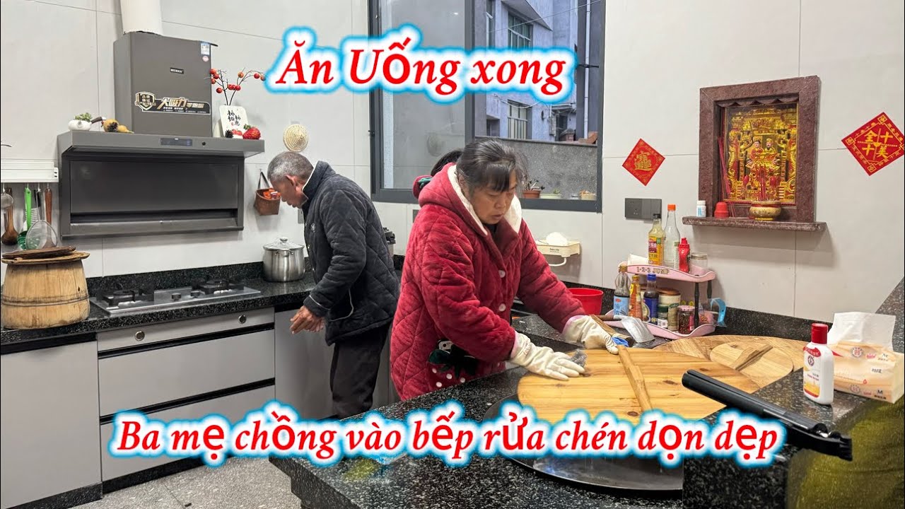 Ăn Uống Xong Ba Mẹ Chồng Vào Bếp Rửa Chén Dọn Dẹp Nhà Cho Con Dâu .