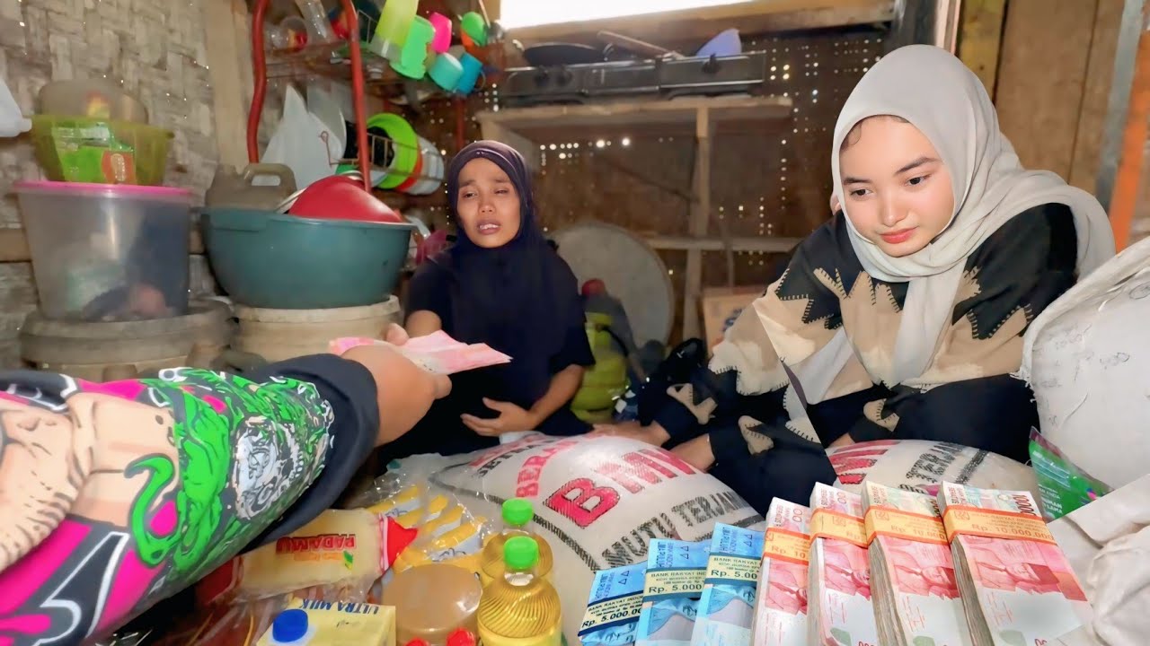 AIR MATA TAK BISA DIBENDUNG… JANDA INI MENANGIS SAAT KAMI DATANG BAWA SEMBAKO