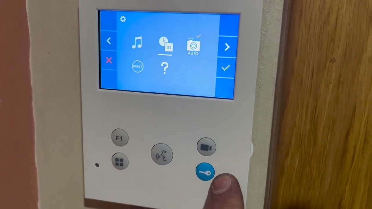 ПРОГРАММИРОВАНИЕ МОНИТОРА HANDS-FREE FERMAX VEO DUOX PLUS.