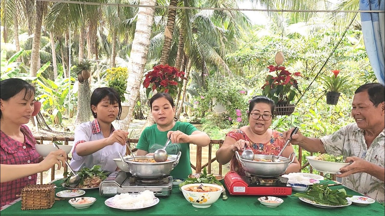 Quá Hấp Dẫn với Nồi Bún Riêu Giò Heo Cua Đồng Thơm Ngon Khó Cưỡng | BQCM & Family T1318