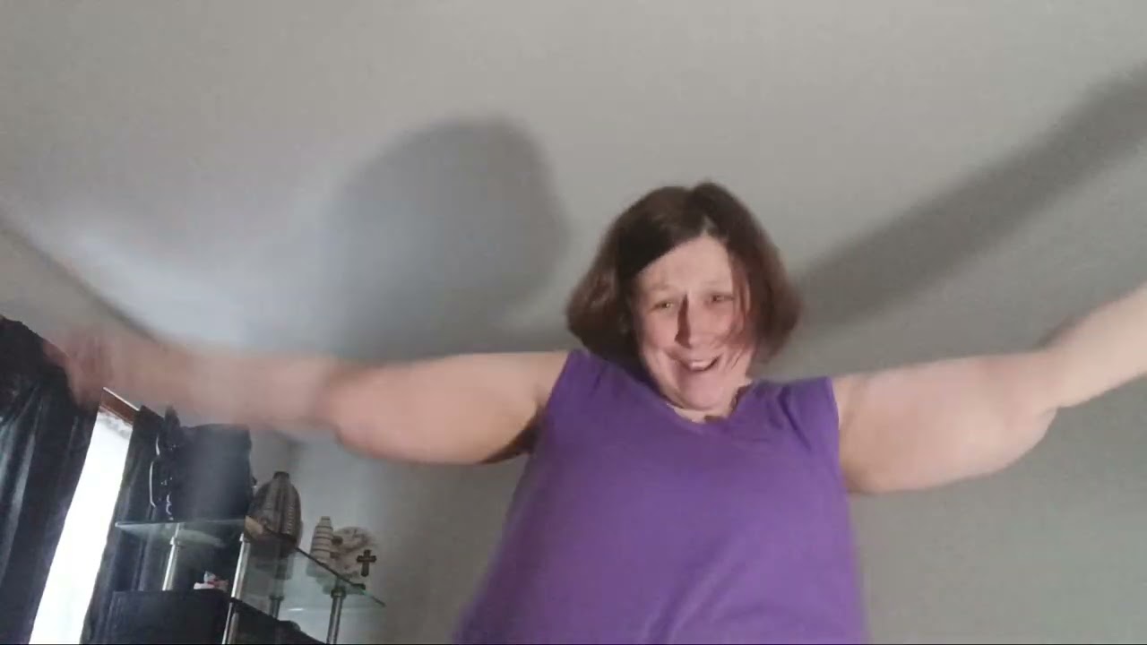 Dancing Sarah is back after 5 years!!!! I jump around to 